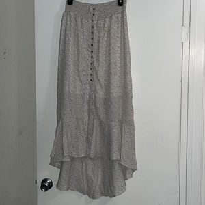 Willow & Root high low maxi skirt XLarge. White with light brown cheetah spots.